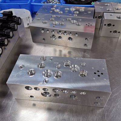 Hydraulic valve block